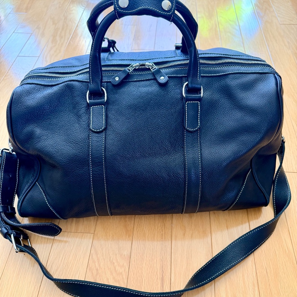 Roots Unisex Black Leather Travel Bag